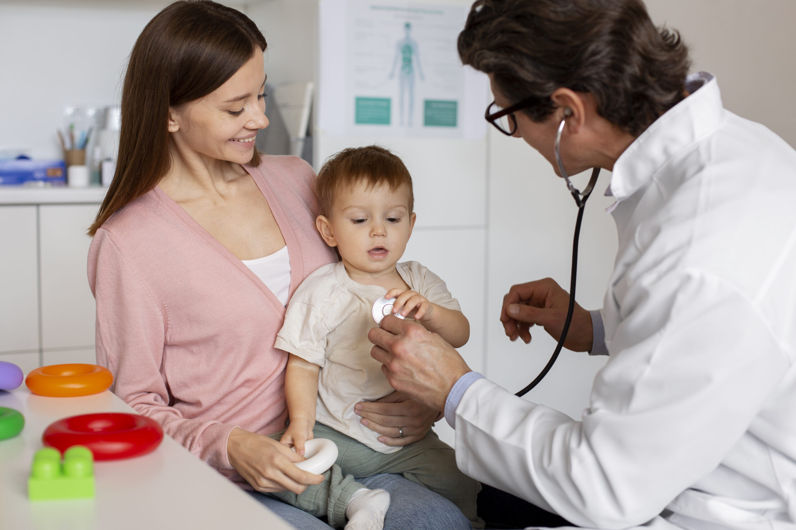 young-mother-with-toddle-pediatrician-consultation